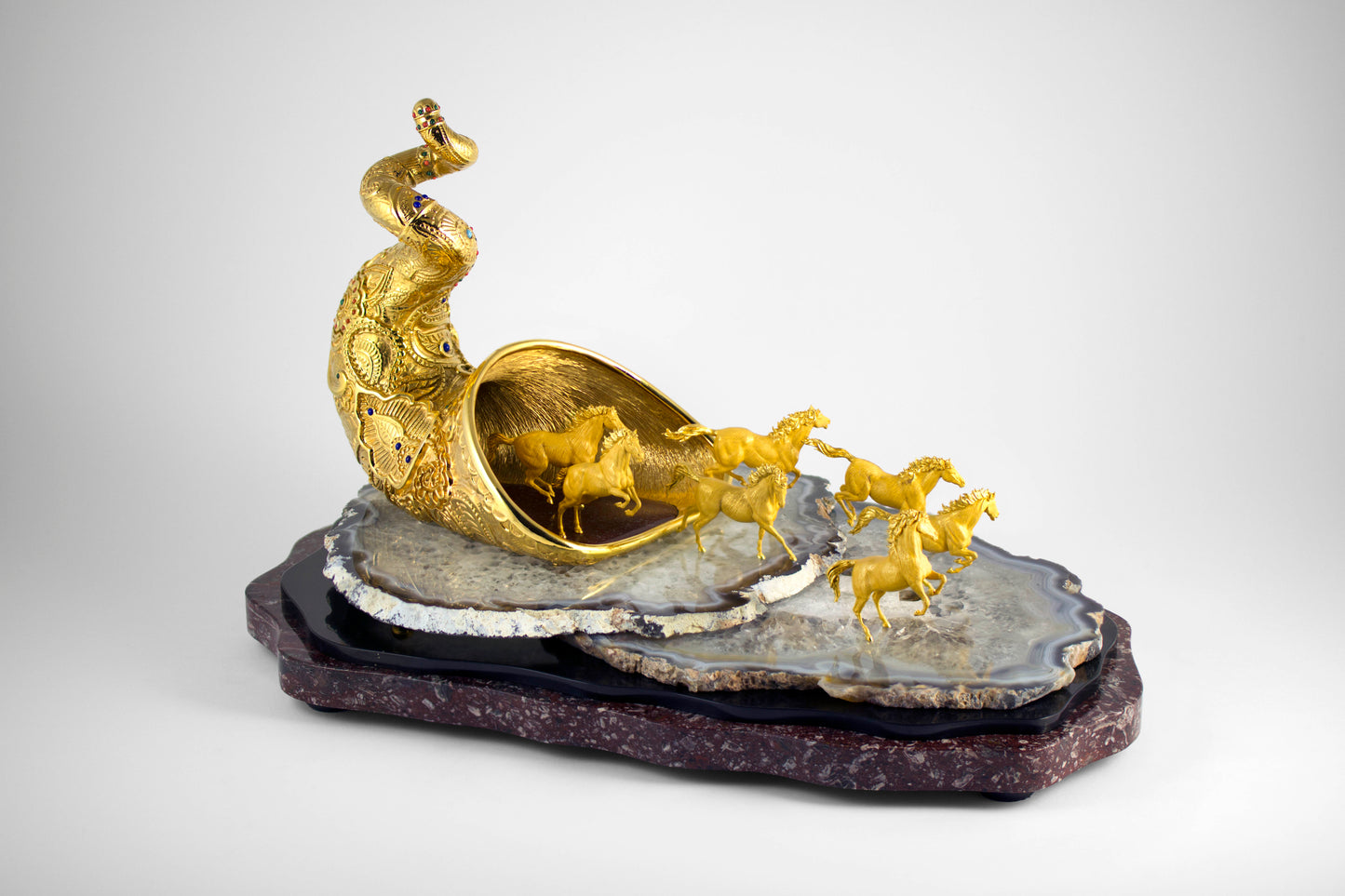 Horn with Horses Stampede